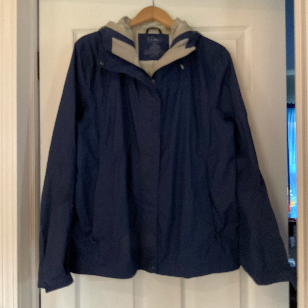 Women’s LL Bean rain coat